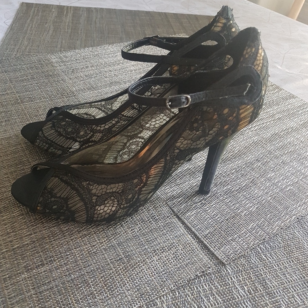 Sexy lace open toe shoe